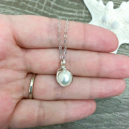 Simple Freshwater Pearl Pendant Necklace