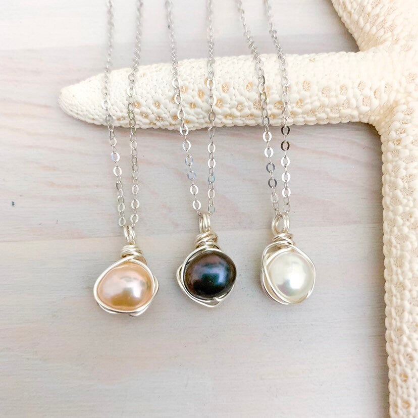 Simple Freshwater Pearl Pendant Necklace
