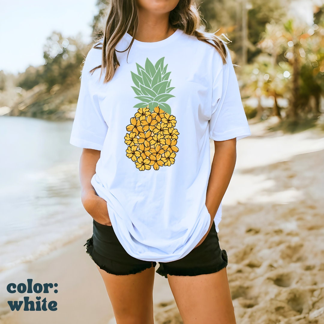 Hawaiian Beach Tee - Pineapple Shirt - Puakenikeni Flower Pineapple Tee - Women's Oversized Summer Beach Tee - Comfort Colors Unisex Tee