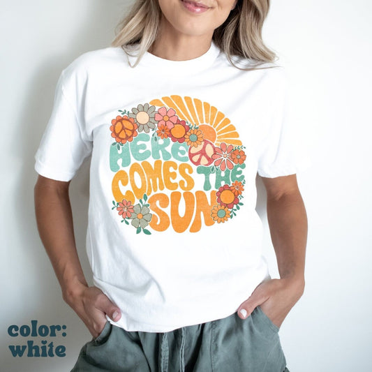 Here Comes the Sun Boho Beach Tee - Beach Aesthetic Shirt - Summer Vacation Shirt - Comfort Colors Unisex Tee - Beach Sunshine t-shirt